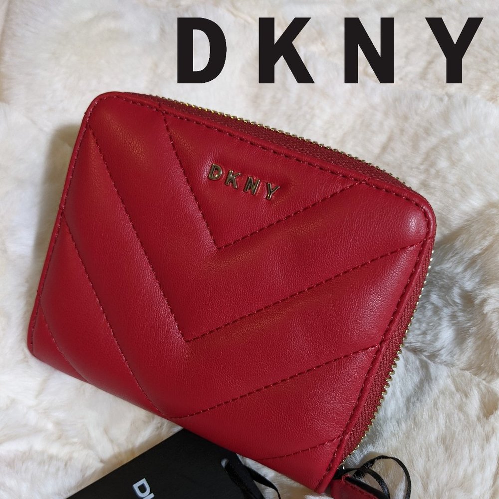 🆕🔥 DKNY Women's Red Vela Quilted Chevron Wallet, S, Red/Gold